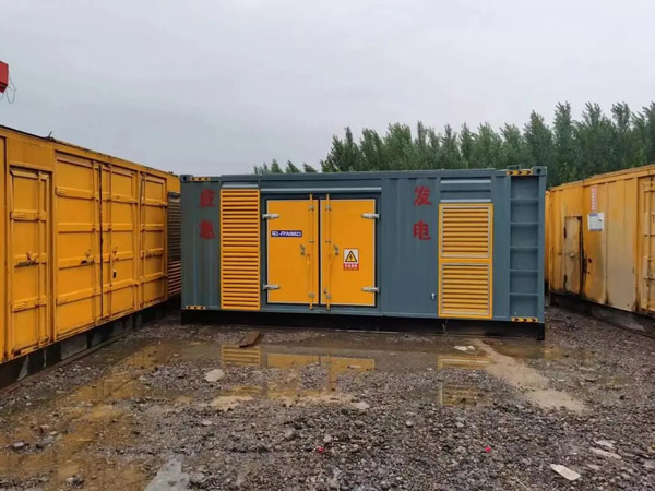 天水柴油发电机如何判断干式空气滤清器是否需要更换？